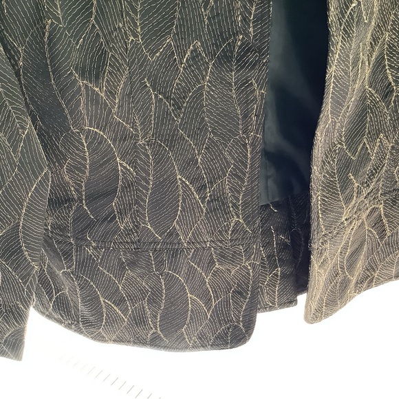 Chico’s brown & gold open front cropped Blazer. - Picture 2 of 4